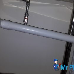 Install-washing-machine-outlet-hose-to-drainage-pipe-plumber-singapore-1